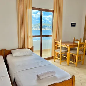 Redi's Seaview Apartamento
